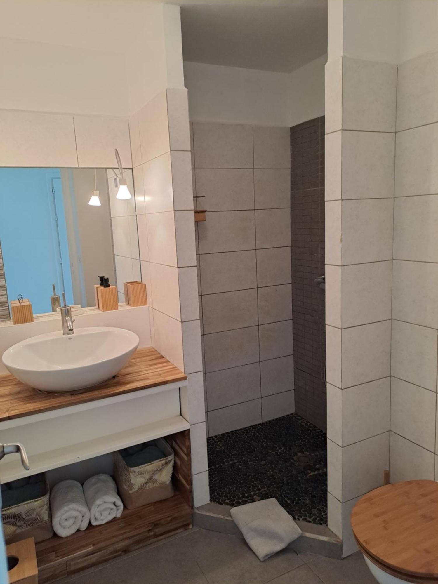 Rdc Appartement En Bord De Mer Au Son Des Vagues Le Moule Bagian luar foto